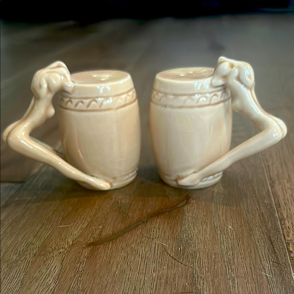 Vintage Dorothy Kindell pottery. Salt and pepper shakers